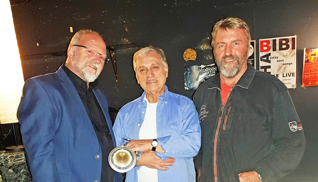 Dusko Goykovic mit Hubert und Franz 2018 im Bistro Paris
